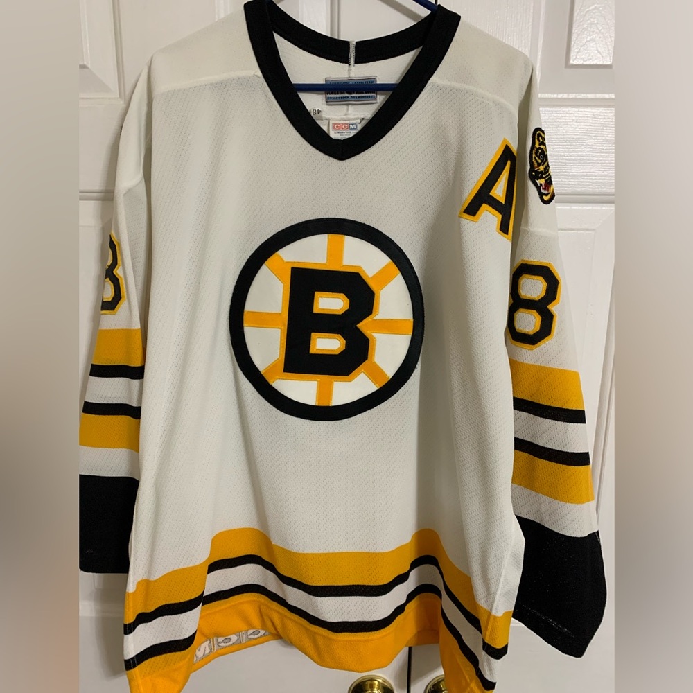 1991-92 Authentic Boston Bruins CCM Hockey Jersey, #8 Cam Neely, size 48.